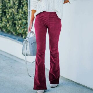 photo du pantalons en velours rose porté