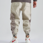Photo d'un pantalon en velours pour homme