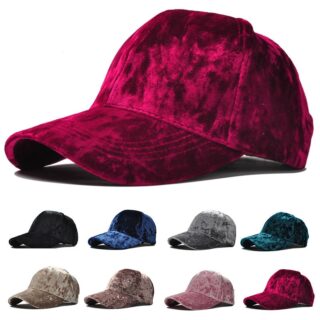 Photos de plusieurs casquettes en panne de velours de différentes couleurs